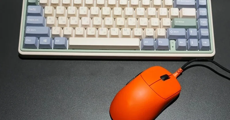 Meta қызметкерлерін пернетақта мен тышқан арқылы бақылайды