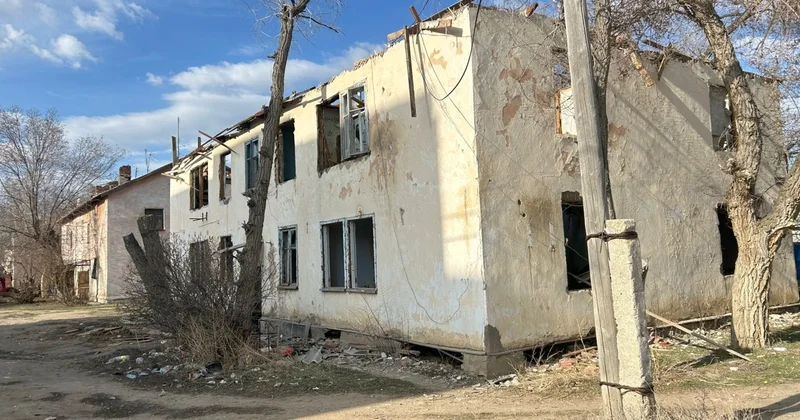 Ақтөбе прокуратурасы қаңырап бос тұрған ғимараттарды қоршауды міндеттеді