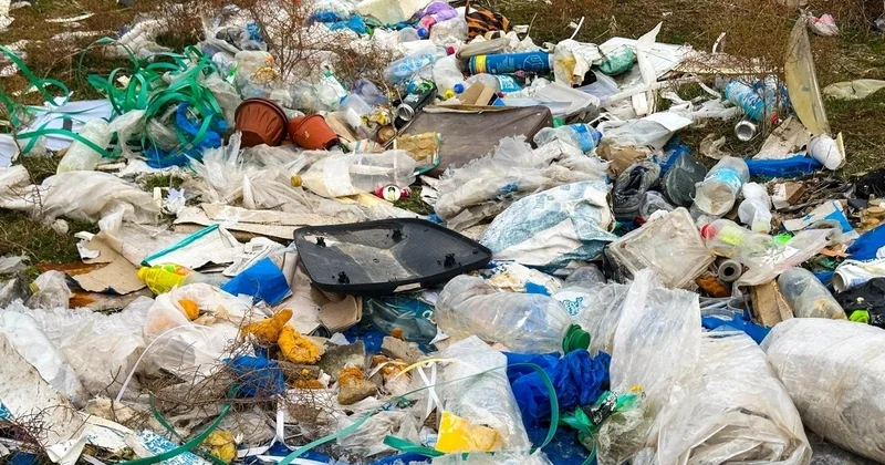 Қырғызстанда рұқсат етілмеген орындарға қоқыс тастағандар қоғамдық жұмысқа тартылады