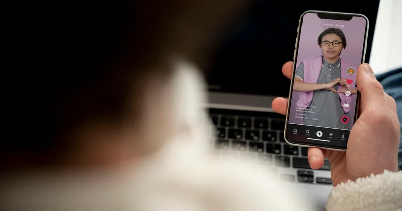 Блогер, покажи язык!