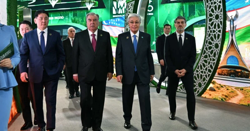 Президенттер Өңірлік экологиялық саммиттің көрме павильондарын аралады