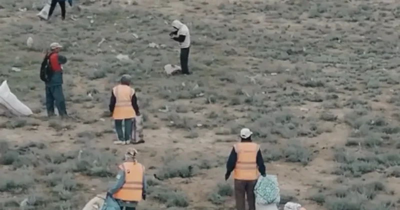 Степь, усыпанная мусором: территорию полигона убирают после появления шокирующего видео из Мангистау