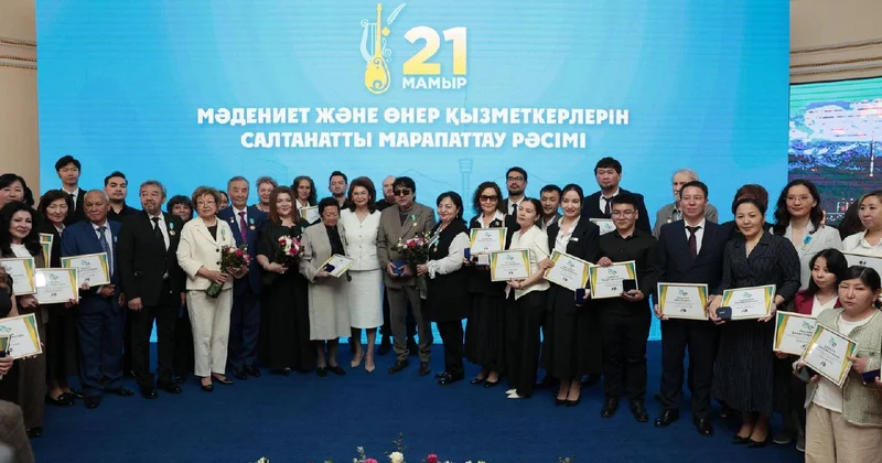 Алматыда мәдениет қызметкерлеріне 60 пәтердің кілті табысталды
