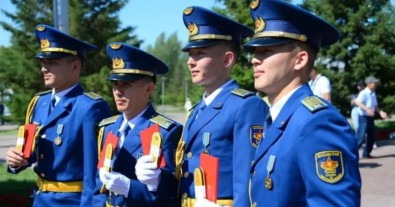 Бірден аға лейтенант: Қазақстанда әскери жоғары оқу орындарының үздік түлектері үшін ережелер өзгертілуде