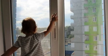 Астанада ер адам 12 қабатта тұрған кішкентай баланы құтқарып қалды
