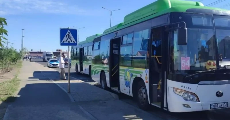 Атырауда автобус жол апатына түсті