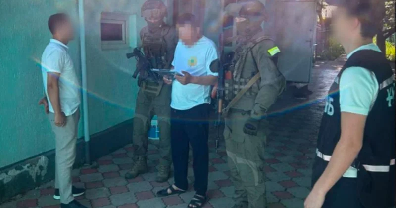 Қару жарақ, миллиондар және шекарадағы кептеліс: ҰҚК Түркістан облысындағы ҰҚТ ның жолын кесті