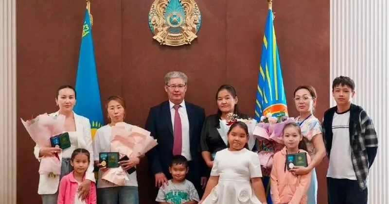 Астанада 32 көпбалалы анаға мемлекеттік награда табысталды