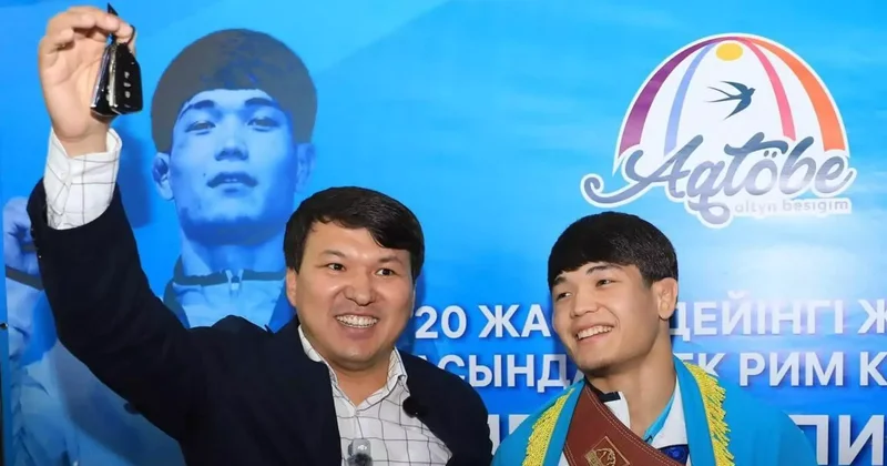 Ақтөбеде әлем чемпионына темір тұлпар табысталды
