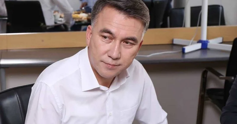 Жайдарманнан басқа ештеңе жүргізбедім десеңізші : Есен Елеукенмен қалжыңдасқан журналисті жұрт сынады (ВИДЕО)