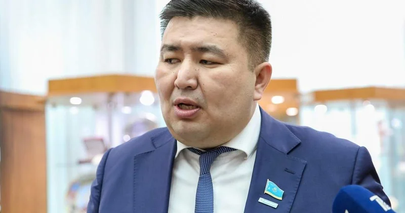 Елнұр Бейсенбаев: 2028 жылы Қазақстанның мемлекеттік қарызы 57,5 триллион теңгеге жетеді
