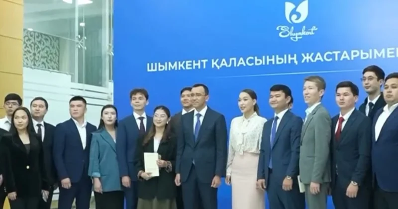 Мәулен Әшімбаев Шымкенттің белсенді жастарымен кездесті