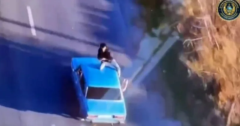Залез на крышу движущегося авто ради видео: водителя и пассажира наказали в Туркестанской области