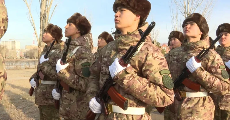 Айбын президенттік полкінің жас сарбаздары ант қабылдады