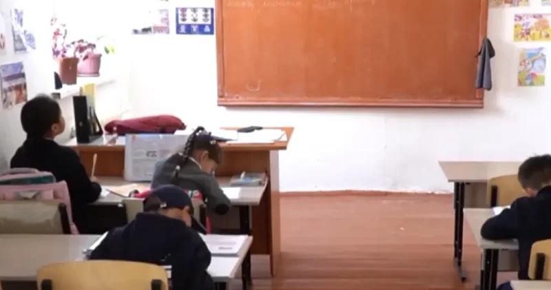 Жамбыл облысында балалар 70жыл бұрын салынған үйде оқуға мәжбүр