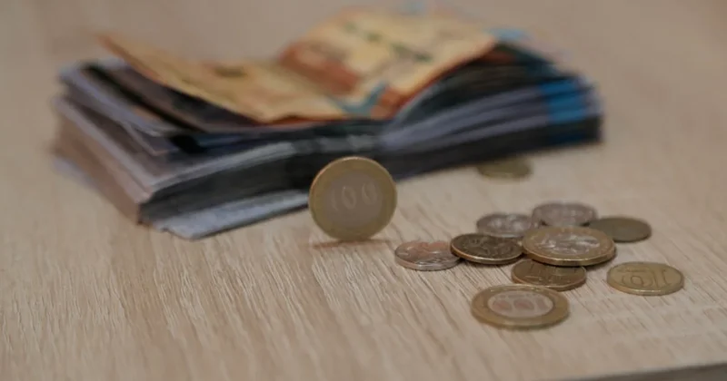 Зарплаты в Казахстане выросли, но инфляция всё обнулила