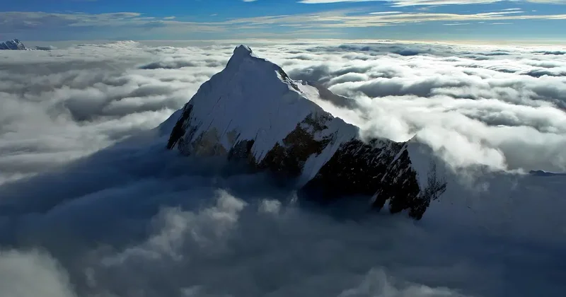 Как Безбожник переименовали в пик Рождества, а казахстанский священник попал в Книгу рекордов