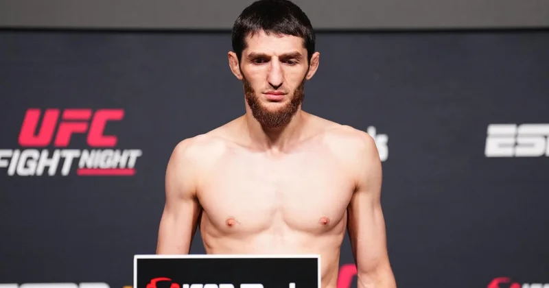 Россиянина из команды Махачева и Нурмагомедова задушили на турнире UFC