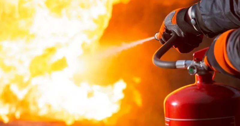 Легковушка горела у АЗС в Актау (ВИДЕО)