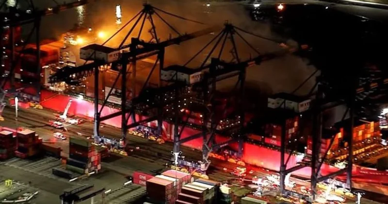 Крупный пожар произошел на контейнеровозе в Лос Анджелесе