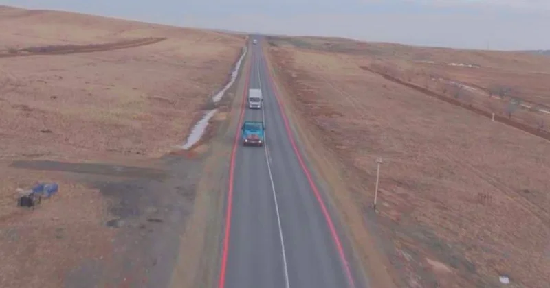 Кровавые полосы появились на трассах в Карагандинской области: для чего они нужны