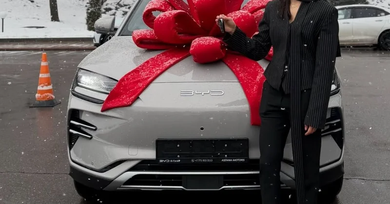 Боксерше Алуа Балкибековой подарили автомобиль в Алматы (ВИДЕО)