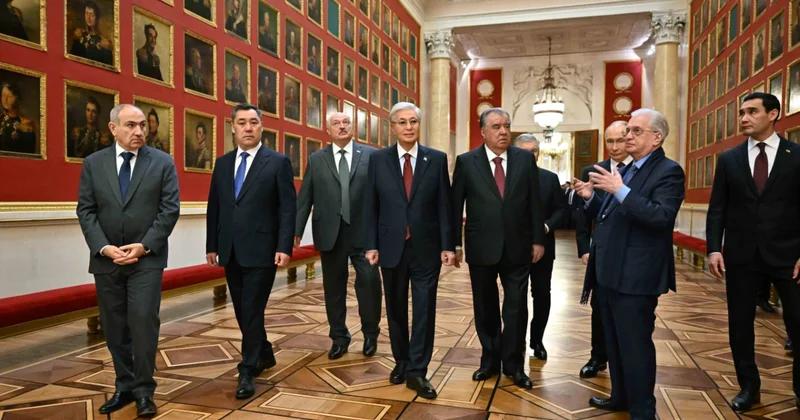 Для лидеров стран СНГ в Санкт Петербурге организовали экскурсию