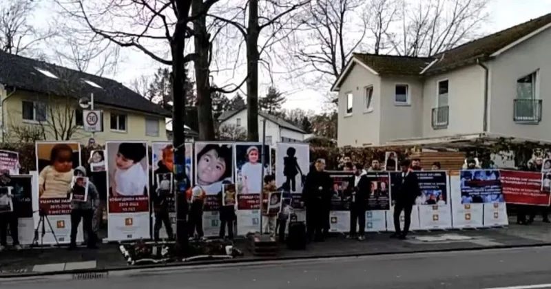 Хватит убивать наших детей : таджики вышли к консульству России в Германии