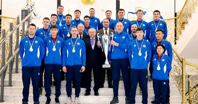 Аким области Жетiсу поздравил местную волейбольную команду с победой в Кубке страны