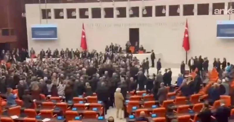 Турецкие депутаты подрались во время обсуждения бюджета в парламенте (видео)