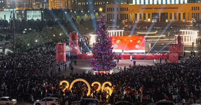 В Шымкенте зажгли огни главной новогодней елки города