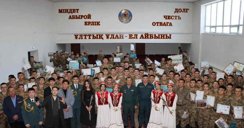 Более 120 солдат Нацгвардии в Астане торжественно проводили в запас