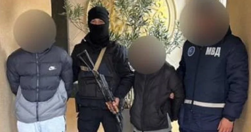 Силовики провели задержания в одном из микрорайонов Актау (видео)