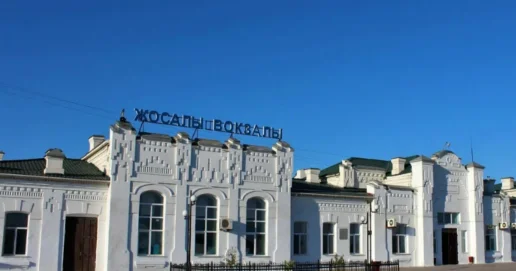 Владельцы старого вокзала в Кызылорде пожаловались на частые проверки акимата