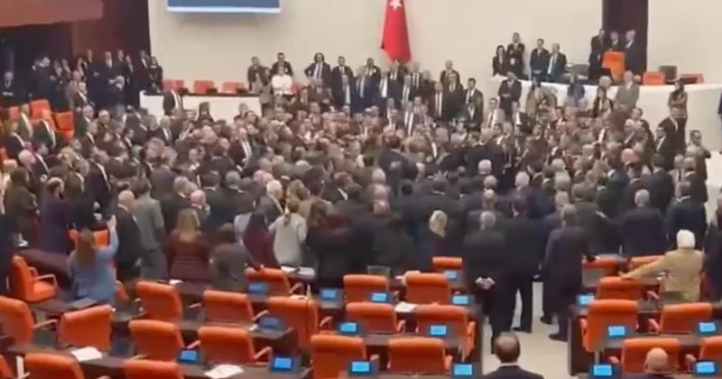 Депутаты голосовали и дрались: в Турции со скандалом приняли бюджет на 2026 год