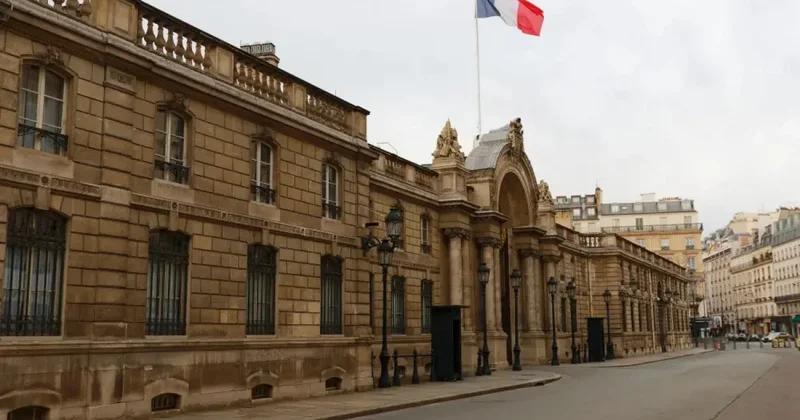 Франция президентінің резиденциясынан заттар ұрланған