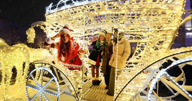 Алматы украшен к новогодним праздникам: праздничное оформление охватило весь город