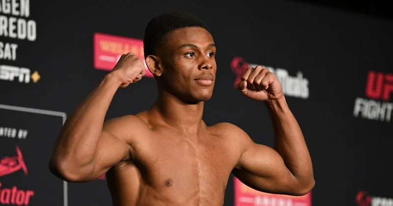 Американский боец потерял сознание на взвешивании перед турниром UFC (видео)