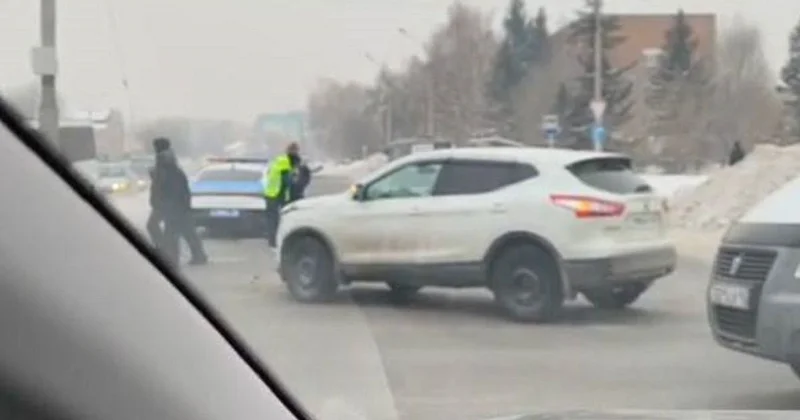 Автомобиль отбросило на патрульную машину в Усть Каменогорске