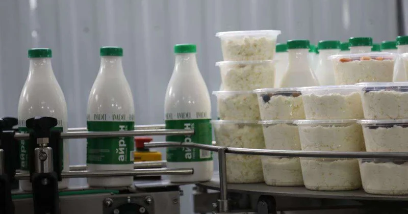 На конвейере айран и творожный десерт