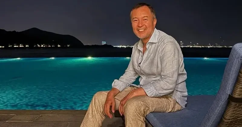 54 жастағы Ақан Сатаев алтыншы мәрте әке атанды