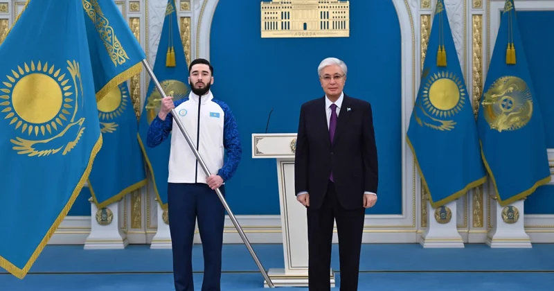 Президент вручил флаг знаменосцам олимпийской и паралимпийской команд Казахстана