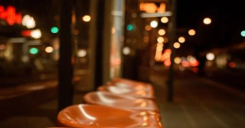 Холод, грязь и запах: актюбинцы бегут из теплых остановок