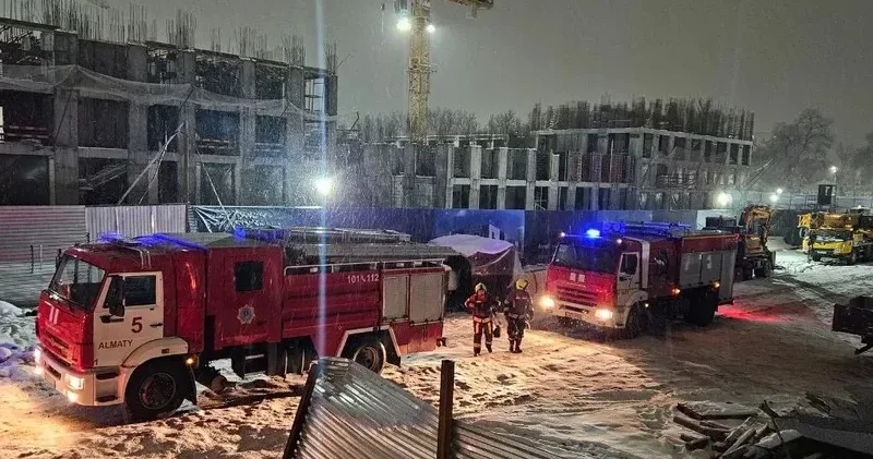 Алматыда жалдамалы жұмысшылар тұрып жатқан контейнер қызыл жалынға оранды