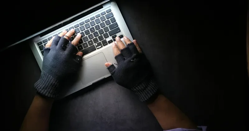 Күнделік деректерінің жария болуына адам факторы әсер етті