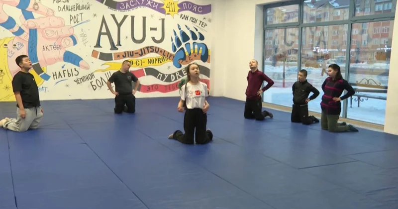 Ақтөбедегі бейімдеу орталығында мүгедектігі бар балалар жаттығып жүр