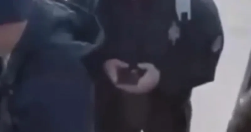 Мужчина выпал из автобуса в Караганде