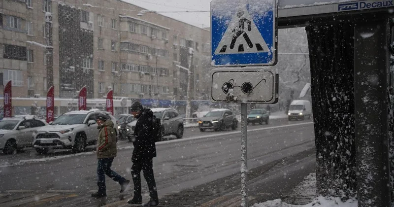 Потепление и снегопады обещают в Казахстане в выходные