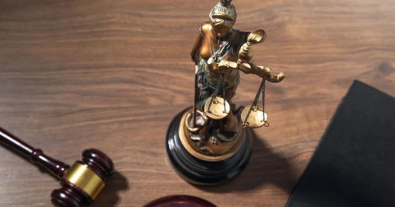 Душили пакетом : родные казахстанца заявили, что он лишь нашел тело соседа, а его осудили за убийство