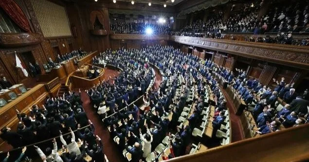 60 жылда алғаш рет: Жапония премьер министрі парламентті таратты